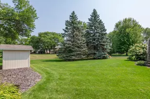 7926 Chesshire Ln N, Maple Grove, MN 55311 - Photo 33