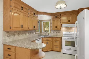 1847 Fernwood St, Roseville, MN 55113 - Photo 3