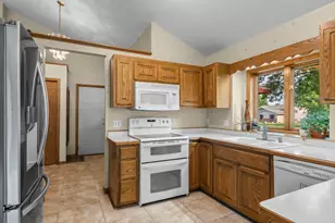 1820 Slater Ln, Burnsville, MN 55337 - Photo 7