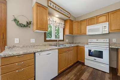 745 Dale Street SW, Hutchinson, MN 55350 - Photo 13