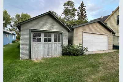 309 4th Street W, Thief River Falls, MN 56701 - Photo 9