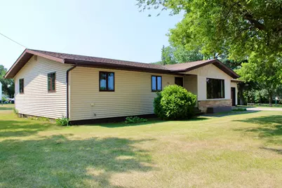 506 Lincoln Avenue W, Karlstad, MN 56732 - Photo 3