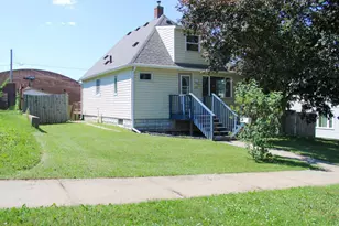 220 Garfield St, Eveleth, MN 55734 - Photo 1