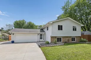 11481 99th Pl N, Maple Grove, MN 55369 - Photo 1