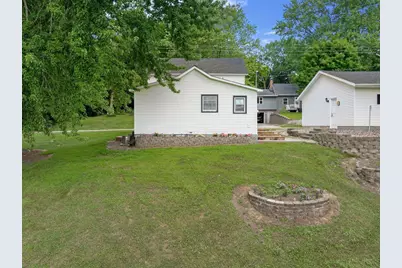 828 Clinton Street E, Waterville, MN 56096 - Photo 11