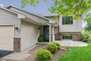 1121 Scott St S, Shakopee, MN 55379 - Photo 3