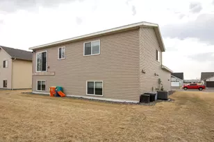 1709 Maple Leaf Ln, Litchfield, MN 55355 - Photo 17