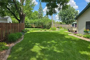 493 Wheelock Parkway W, Saint Paul, MN 55117 - Photo 3