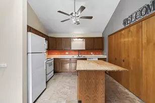 3276 Greenbrier St, Vadnais Heights, MN 55127 - Photo 7