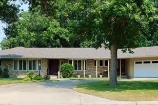 911 Oakmont Dr, Thief River Falls, MN 56701 - Photo 1