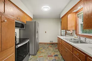 1333 Valders Ave N, Golden Valley, MN 55427 - Photo 15