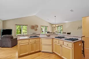 13705 Country Pl, Burnsville, MN 55337 - Photo 5