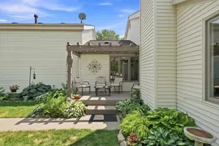 303 Elan Ct, Woodbury, MN 55125 - Photo 33