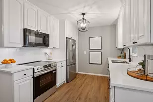 11201 Ewing Ave S, Bloomington, MN 55431 - Photo 9