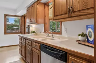9235 Queen Ave S, Bloomington, MN 55431 - Photo 11