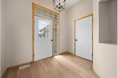 808 Lindsey Lane, Belle Plaine, MN 56011 - Photo 5