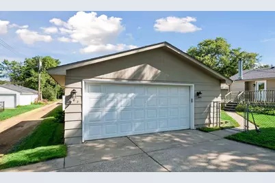 702 Madison Street S, Shakopee, MN 55379 - Photo 41