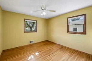 702 Madison St S, Shakopee, MN 55379 - Photo 17