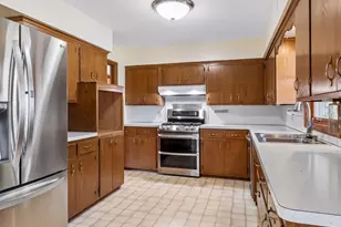 702 Madison St S, Shakopee, MN 55379 - Photo 9