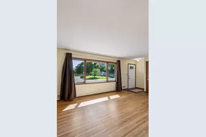 702 Madison Street S, Shakopee, MN 55379 - Photo 5