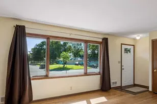 702 Madison St S, Shakopee, MN 55379 - Photo 5