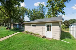 702 Madison St S, Shakopee, MN 55379 - Photo 39