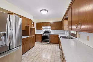 702 Madison St S, Shakopee, MN 55379 - Photo 7