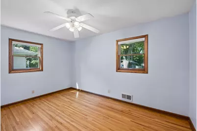 702 Madison Street S, Shakopee, MN 55379 - Photo 15