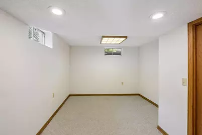 702 Madison Street S, Shakopee, MN 55379 - Photo 31