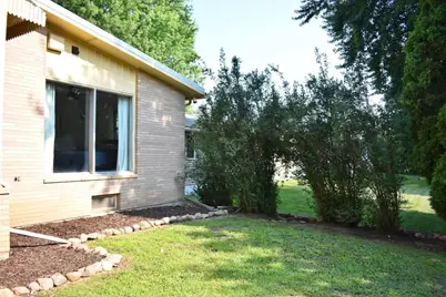 304 Independence Avenue S, Clarks Grove, MN 56016 - Photo 3