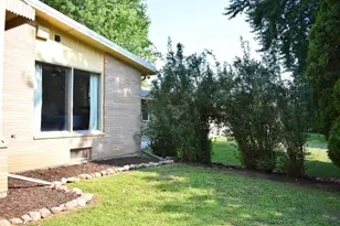 304 Independence Ave S, Clarks Grove, MN 56016 - Photo 3