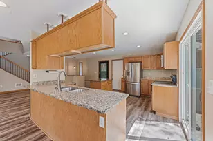 71 B St, Saint Paul, MN 55106 - Photo 9