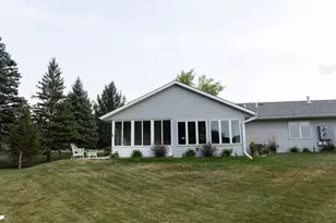 2344 Cherrywood Ln, Worthington, MN 56187 - Photo 9
