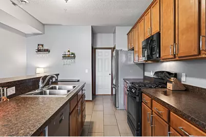 1952 Commonwealth Boulevard #4, Chanhassen, MN 55317 - Photo 11