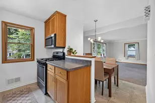 2093 Sherwood Ave, Saint Paul, MN 55119 - Photo 11