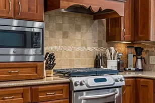 210 Piedmont Ct, Chanhassen, MN 55317 - Photo 9