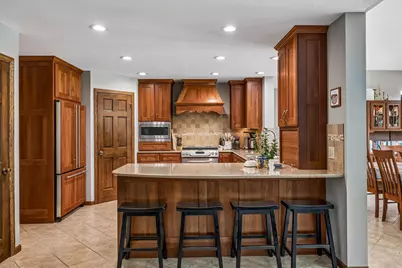 210 Piedmont Court, Chanhassen, MN 55317 - Photo 7
