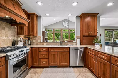 210 Piedmont Court, Chanhassen, MN 55317 - Photo 11