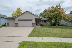 240 Grovebrook Circle, Mankato, MN 56001 - Photo 3