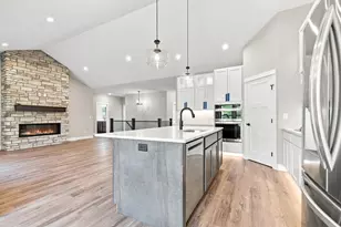 529 Chapman Hills Ct, Hudson, WI 54016 - Photo 9