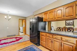 1525 St Croix Cir, Golden Valley, MN 55422 - Photo 9