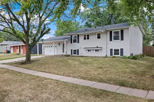 893 Whitney Dr, Apple Valley, MN 55124 - Photo 17