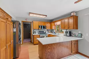 5590 Brickstone Ct, Shoreview, MN 55126 - Photo 3