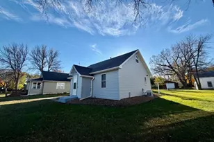 714 S Elm St, Lamberton, MN 56152 - Photo 3