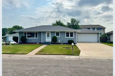 334 Oak Street, Winona, MN 55987 - Photo 1