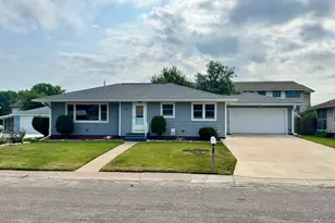 334 Oak St, Winona, MN 55987 - Photo 1