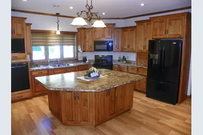 471 Coleman Avenue E, Eden Valley, MN 55329 - Photo 11