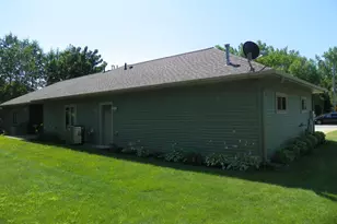 471 Coleman Ave E, Eden Valley, MN 55329 - Photo 7