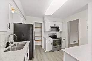 1049 Greenhaven Dr, Vadnais Heights, MN 55127 - Photo 5