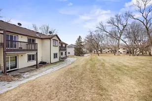 1049 Greenhaven Dr, Vadnais Heights, MN 55127 - Photo 15